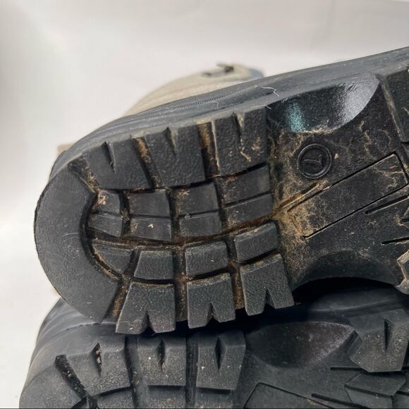 It’s a tan black and pink Icebreaker Waterproof Lace up boots - Picture 7 of 16